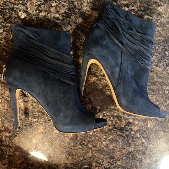 Shoes - Picture 3 of 10